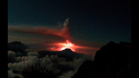 La Palma Volcano Eruption Time-Lapse from Observatory