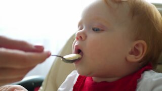 Baby nutrition tips and tricks - Introducing babies to solid foods