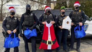 Glendale Police Department delivers gifts to Parkway Elementary School students
