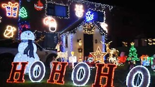 Vizinhos fazem guerra de luzes de Natal