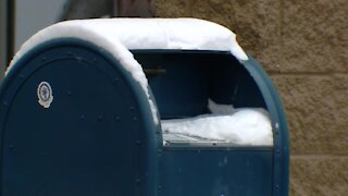 Woman accidentally drops $800 cash into mail collection box