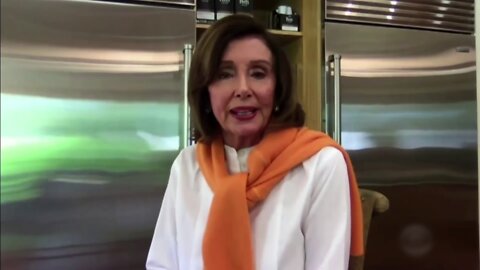 "Lascia che mangino il gelato." Nancy Pelosi 82enne ha un frigorifero da $ 24000 pieno di gelato!!!Nancy Pelosi è una pazza ed era sorda quando condivideva la sua cucina elegante con due costosi frigoriferi e l'amore per il gelato costoso
