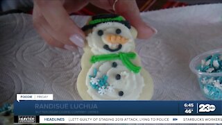 Foodie Friday: Decorating snowman cookies