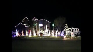 MUSICAL LIGHTS! Texas family syncs holiday display to Selena song - ABC15 Digital