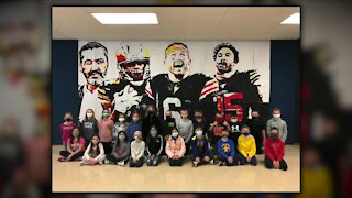 Independence 4th graders create large Browns mural for school art show