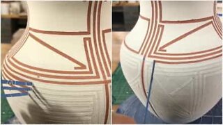 Artista de cerâmica usa técnica incrível de pintura