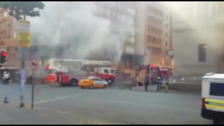 People trapped in Joburg burning building (bqW)