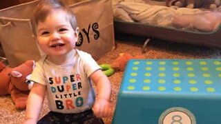 Baby can't stop laughing at own fail