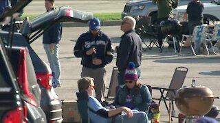 Brewers fans return to tailgating