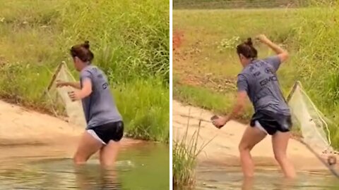 Guy can't stop laughing at wife's failed attempts to get out of water