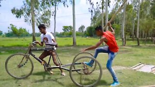 Funny Video of a Rickshaw and People