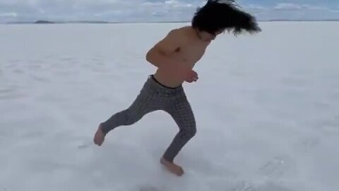 Dude shows off epic tricking moves on the Utah Salt Flats
