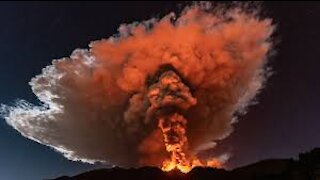 Mt Etna Volcano Eruption in Sicily Violently Spews Lava 1km into the sky!