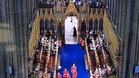 Televizní kamera zachytila děsivou postavu převozníka Chárona po korunovaci prince Charlese!