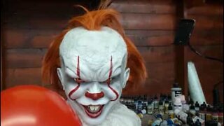 Artist creates creepy Pennywise clown sculpture
