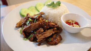 Thai fried pork with garlic and pepper