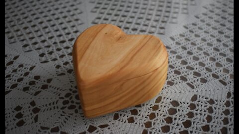 Making wooden heart shape Bandsaw Box