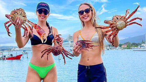 Girls Spearfishing & Catching GIANT CRABS By Hand in Jamaica