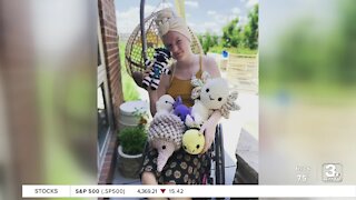 Positively the Heartland: Seventeen-year-old crochets to raise awareness
