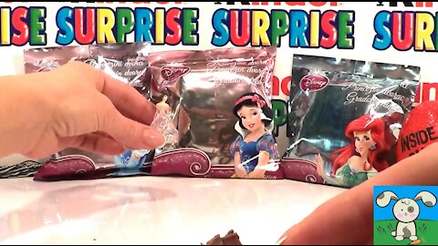 Huevos Sorpresa de Princesas de Disney en Español Huevitos Kinder Bella Merida Rapunzel Hello Kitty
