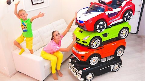 Young children playing with the transforming car🚖🚘😃😃