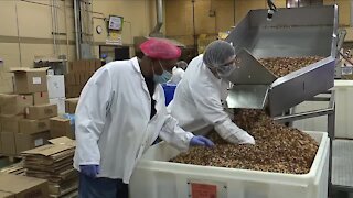 Moms, Akron company donating snacks to help hospital workers