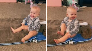 Sweet toddler has heart-melting reaction to brand new sleeping bag