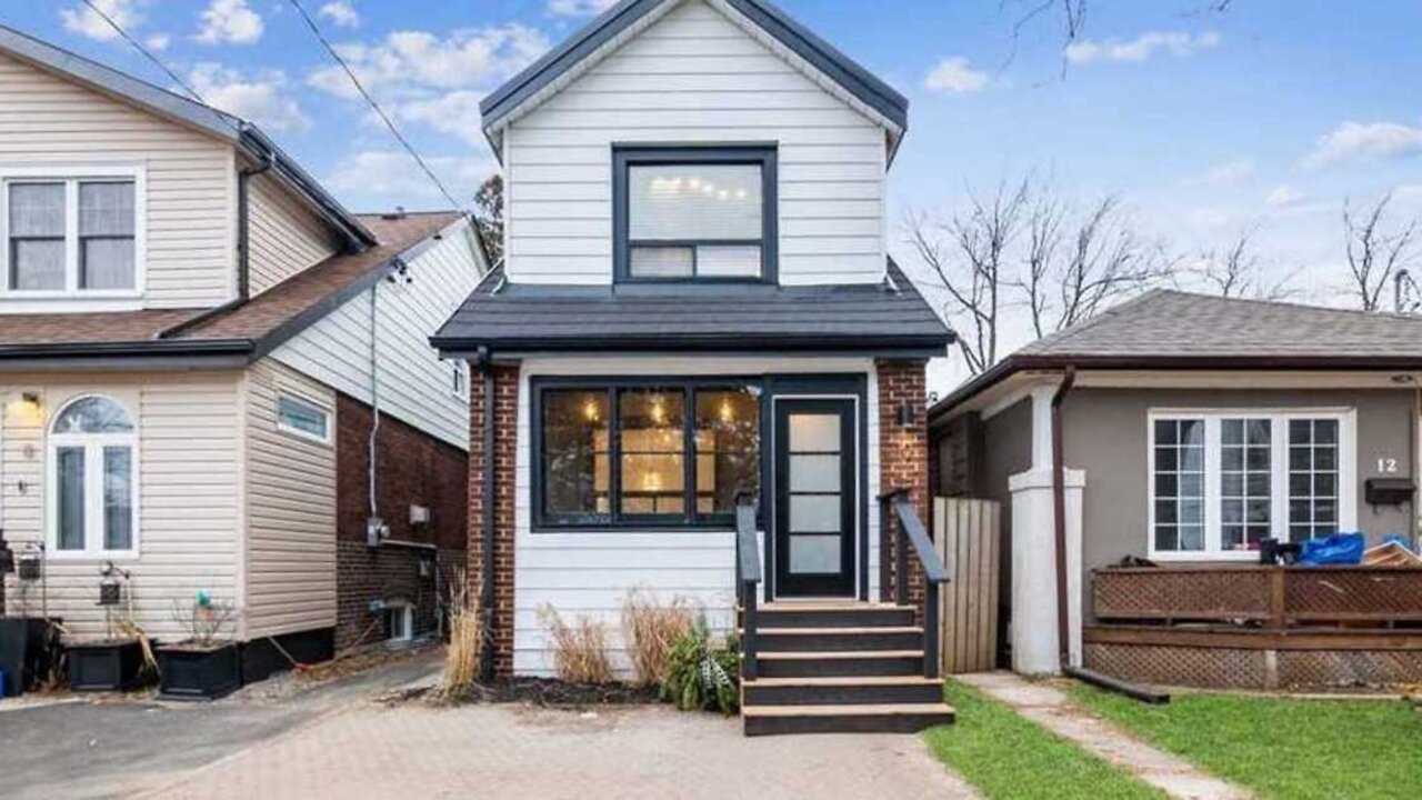 This Tiny Toronto Home For Sale Is Under 900K Is More Spacious Than   Ftkvb.qR4e Small This Tiny Toronto Home For  