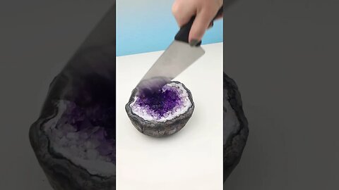 Hyperrealistic Geode Cake 😍