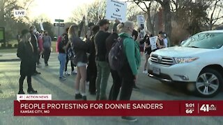 People protesting for Donnie Sanders