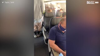 Non respect des gestes barrières lors d'un vol aux États-Unis