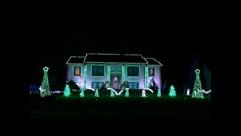 Christmas light show incredibly syncs to 'Sugar Plum Groove'