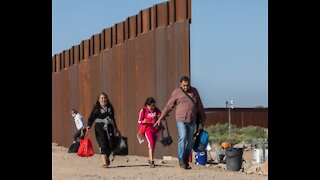 Report: Border Patrol Says Up to 2,000 Migrants Get Away Daily