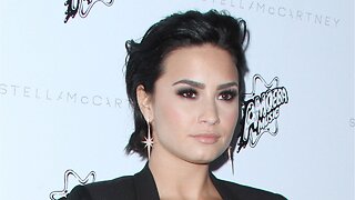 Demi Lovato Cuts Hair Into Asymmetrical Lob