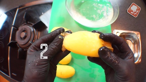 How To Peel A Boiled Potato In Seconds Using Just Your Hands