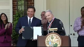 Bobby Bowden receives Florida's Medal of Freedom