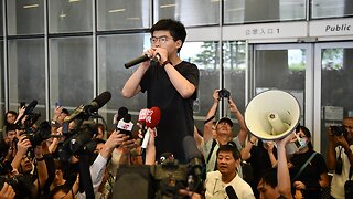 Hong Kong Police Arrest Several Pro-Democracy Leaders