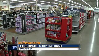 People rush to stores for last-minutes holiday shopping