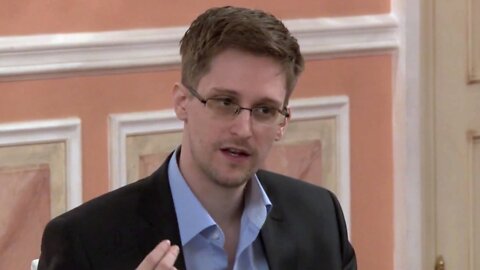Putin Grants Russian Citizenship To NSA Whistleblower Edward Snowden