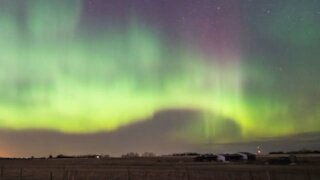 Auroras take over the Alberta sky to usher in the spring season
