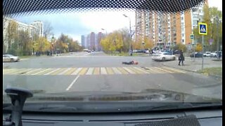 Un homme est éjecté d'une voiture à toute vitesse