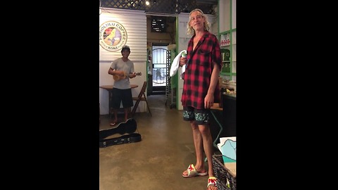 Coffee Shop Musician Sings Surprise Duet With Famous Singer Without Knowing It