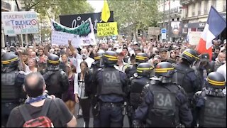 France protests against mandatory vaccines