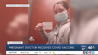 Pregnant doctor receives COVID-19 vaccine