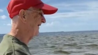 85-year-old man gets to see the ocean for the very first time