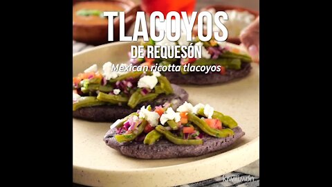 Cottage cheese tlacoyos
