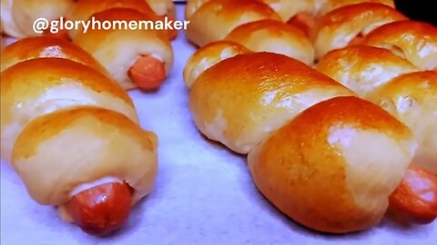 https://sp.rmbl.ws/s8/1/O/N/M/E/ONMEn.oq1b.2-small-Easy-Homemade-Hot-Dog-Buns-.jpg