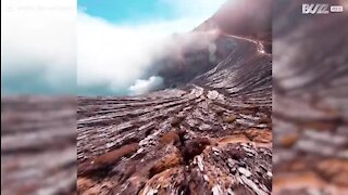 Drone captas imagens impressionantes dentro de vulcão