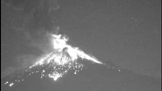 Footage shows incredible volcano eruption in Mexico