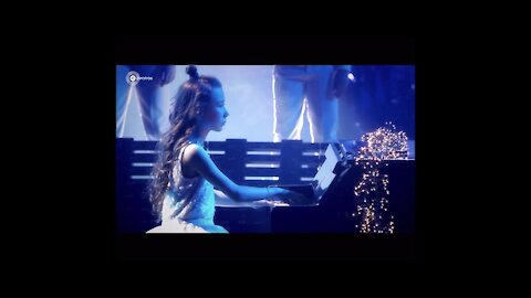 Christmas Music Show with Queen Maxima from the Netherlands, Xuanna 10 years old.